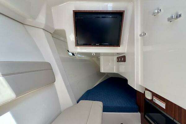 Pursuit 365 Dual Console Yacht For Sale