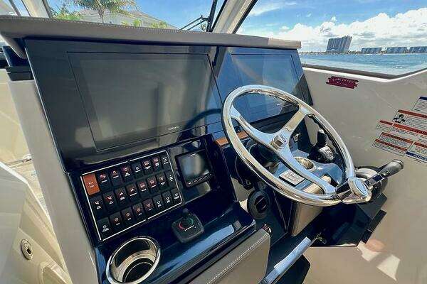 Pursuit 365 Dual Console Yacht For Sale