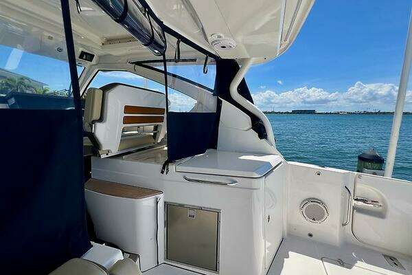 Pursuit 365 Dual Console Yacht For Sale