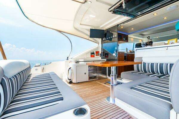 Riviera 4800 Sport Yacht Yacht For Sale