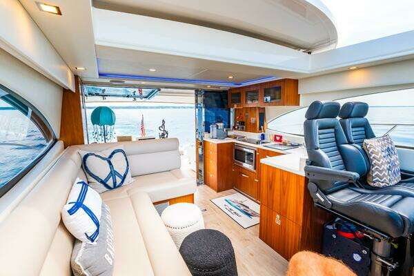 Riviera 4800 Sport Yacht Yacht For Sale