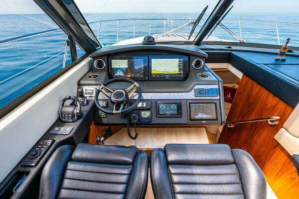 Riviera 4800 Sport Yacht Yacht For Sale