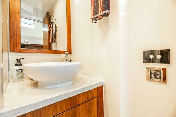 Riviera 4800 Sport Yacht Yacht For Sale