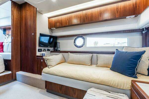 Riviera 4800 Sport Yacht Yacht For Sale