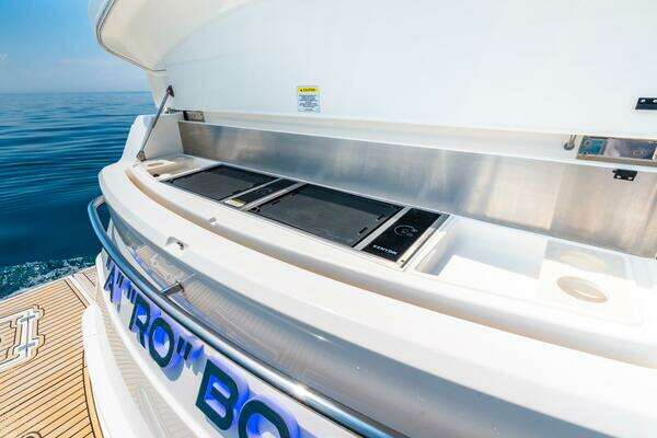 Riviera 4800 Sport Yacht Yacht For Sale