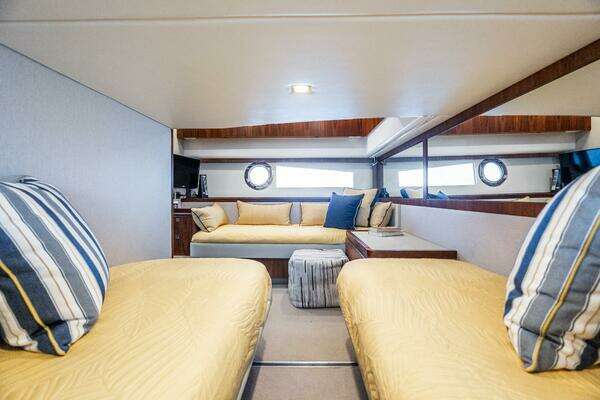Riviera 4800 Sport Yacht Yacht For Sale