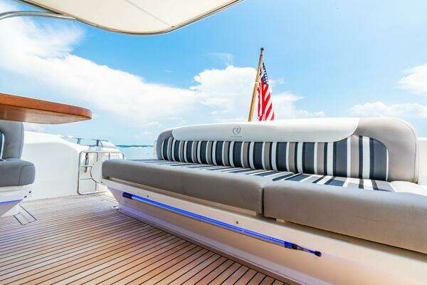 Riviera 4800 Sport Yacht Yacht For Sale