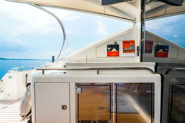 Riviera 4800 Sport Yacht Yacht For Sale