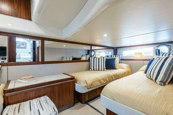 Riviera 4800 Sport Yacht Yacht For Sale