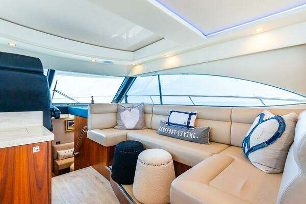 Riviera 4800 Sport Yacht Yacht For Sale