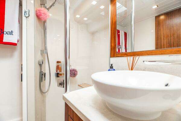 Riviera 4800 Sport Yacht Yacht For Sale