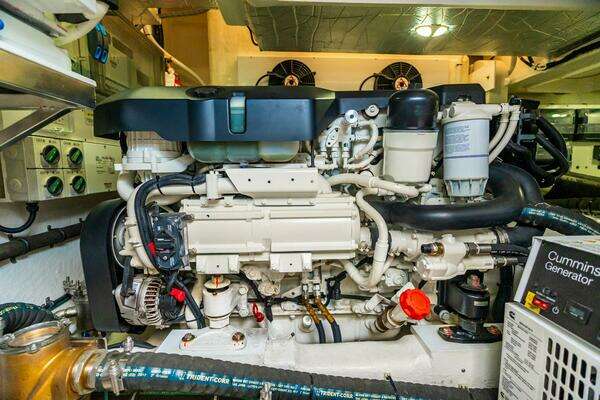 Riviera 4800 Sport Yacht Yacht For Sale