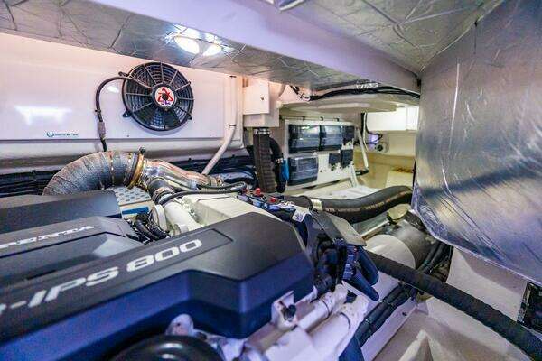 Riviera 4800 Sport Yacht Yacht For Sale