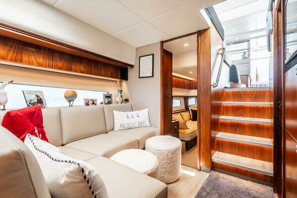 Riviera 4800 Sport Yacht Yacht For Sale