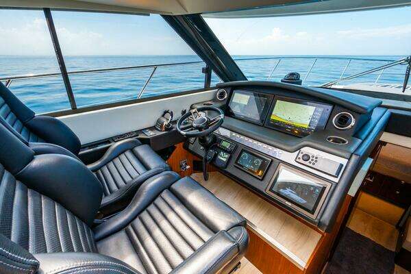 Riviera 4800 Sport Yacht Yacht For Sale