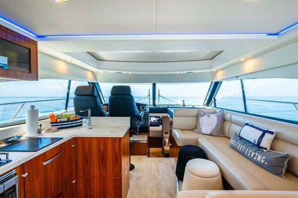 Riviera 4800 Sport Yacht Yacht For Sale