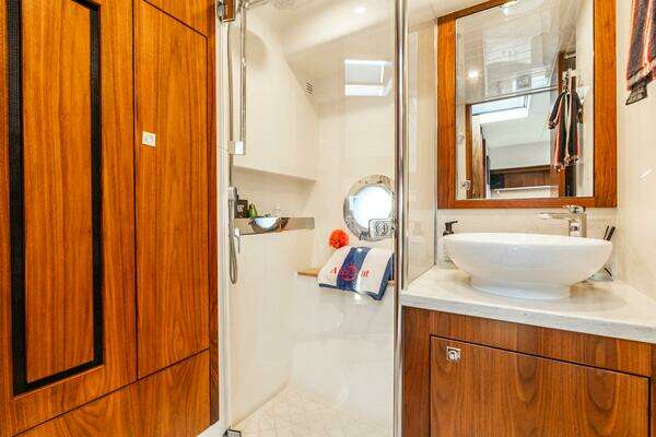 Riviera 4800 Sport Yacht Yacht For Sale