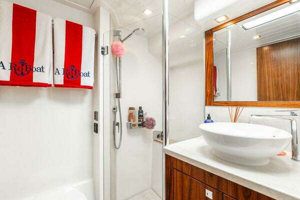 Riviera 4800 Sport Yacht Yacht For Sale