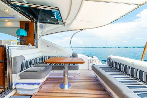 Riviera 4800 Sport Yacht Yacht For Sale