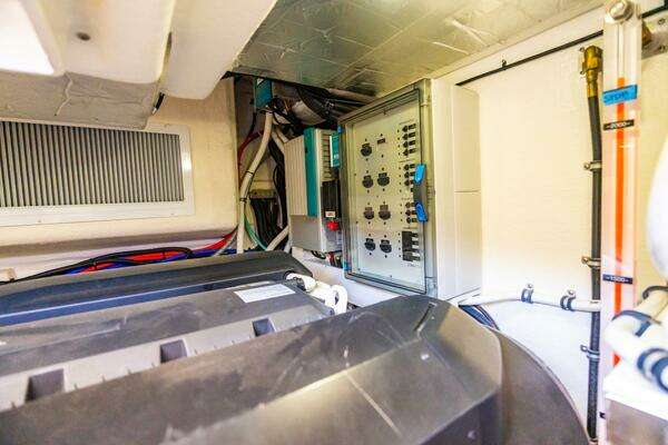 Riviera 4800 Sport Yacht Yacht For Sale