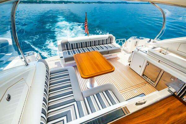Riviera 4800 Sport Yacht Yacht For Sale