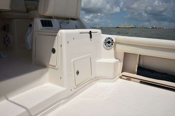 Grady-White 330 Express Yacht For Sale