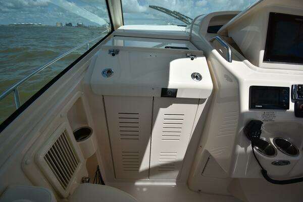 Grady-White 330 Express Yacht For Sale