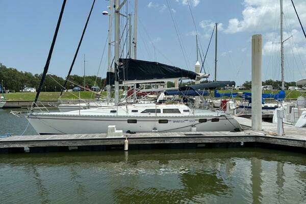 Photo of the 1996 Hunter 37.5