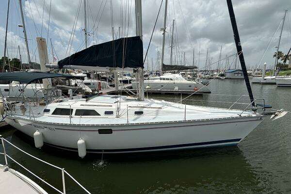 Photo of the 1996 Hunter 37.5