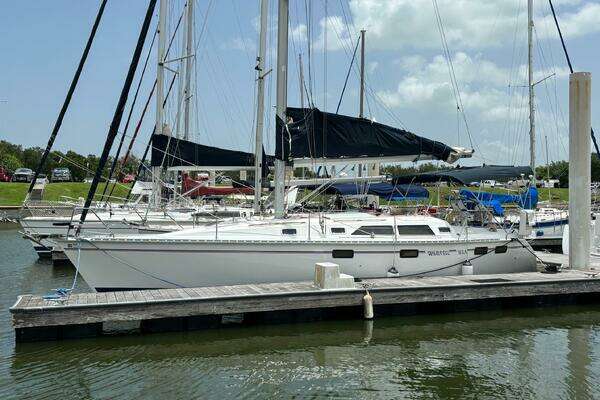 Photo of the 1996 Hunter 37.5