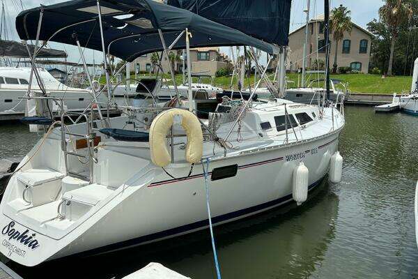 Photo of the 1996 Hunter 37.5