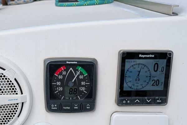 Hijinx 37ft Express Yacht For Sale