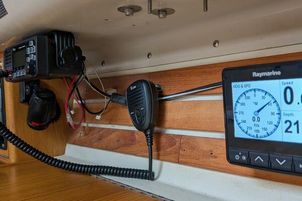 Hijinx 37ft Express Yacht For Sale