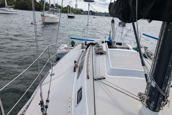 Hijinx 37ft Express Yacht For Sale