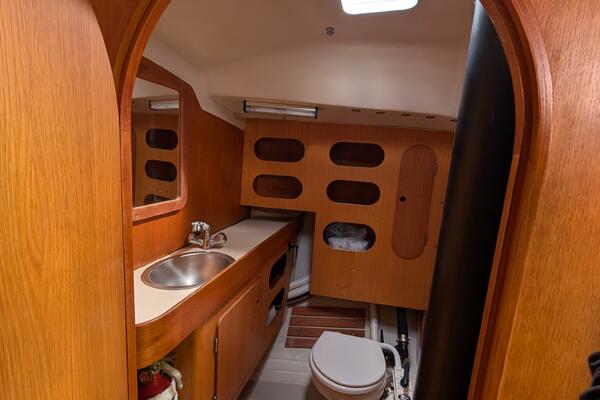 Hijinx 37ft Express Yacht For Sale