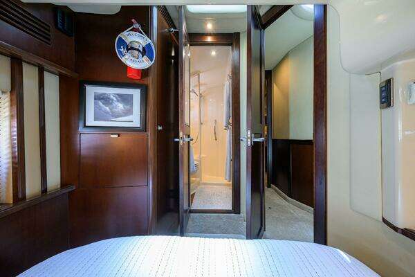 Sea Ray 50/52 Sedan Bridge Yacht For Sale