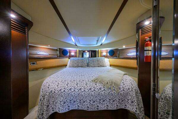 Sea Ray 50/52 Sedan Bridge Yacht For Sale