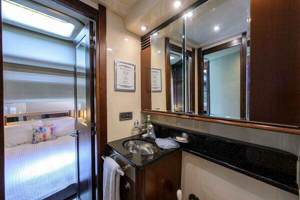 Sea Ray 50/52 Sedan Bridge Yacht For Sale