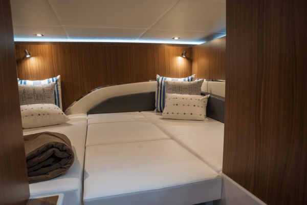 50ft Cruisers Yachts Yacht For Sale