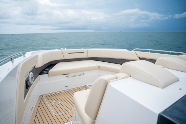 50ft Cruisers Yachts Yacht For Sale