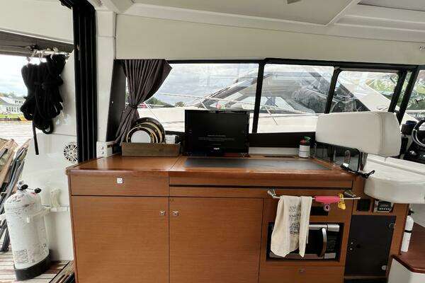Jeanneau NC 11 Yacht For Sale