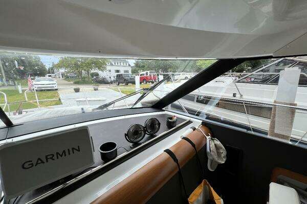 Jeanneau NC 11 Yacht For Sale