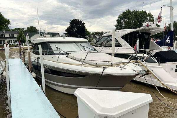 Jeanneau NC 11 Yacht For Sale