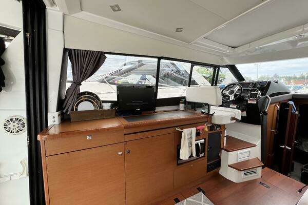 Jeanneau NC 11 Yacht For Sale