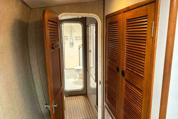 Manta 40 Yacht For Sale