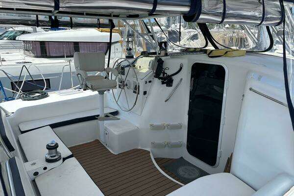 Manta 40 Yacht For Sale