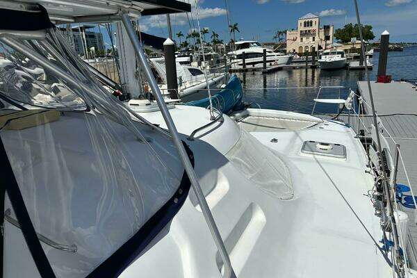 Manta 40 Yacht For Sale