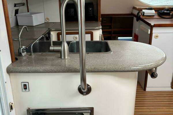 Manta 40 Yacht For Sale