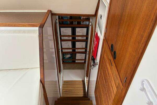 Manta 40 Yacht For Sale