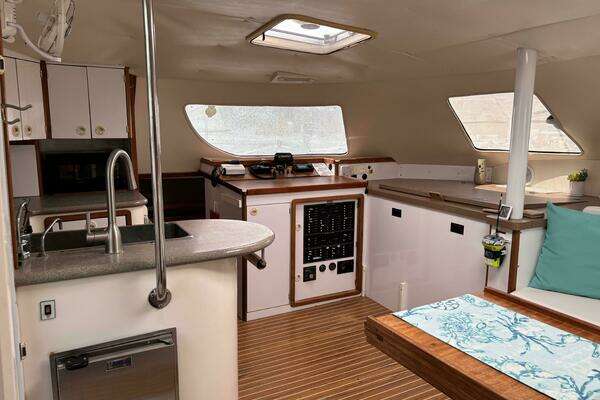 Manta 40 Yacht For Sale